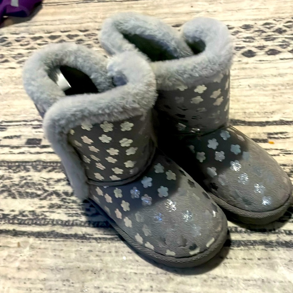 Grey Ugg boots size 2 like new